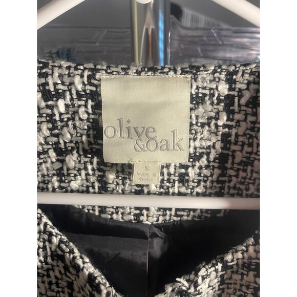 Black & White Tweed Blazer with gold hardware - size small - Picture 5 of 6